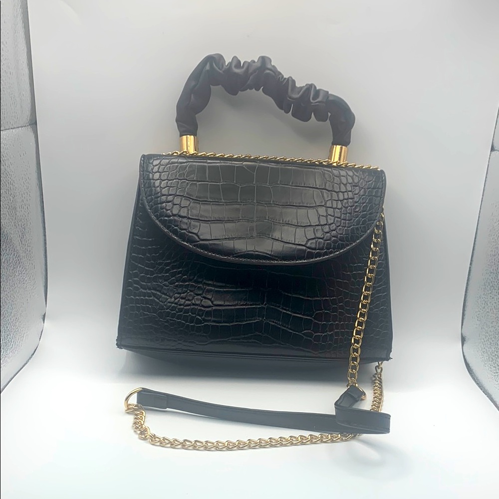 Elegant Black and Gold Crossbody Bag with Croc Texture